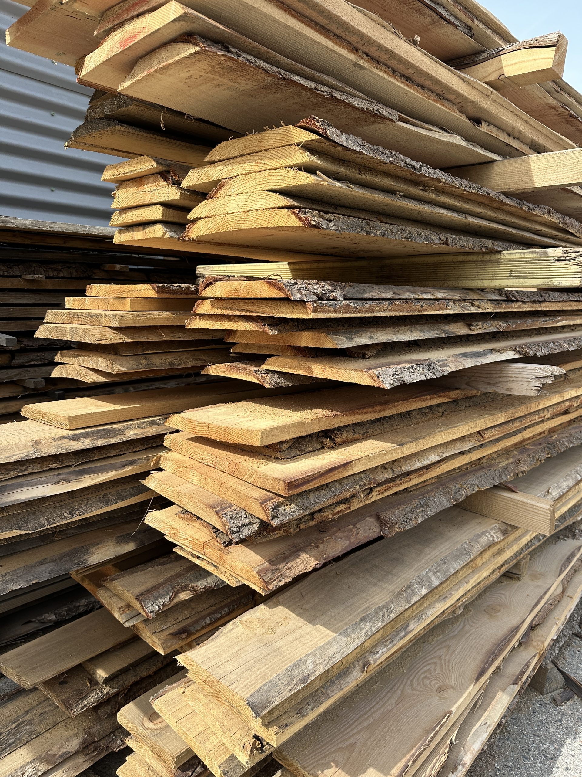 Planches Douglas 27 mm largeur 100 150 200 pour charpente et aménagement